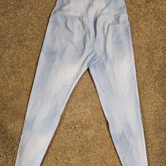 Buff Bunny Motion Legging in Frost Bite Size Large - Picture 5 of 8